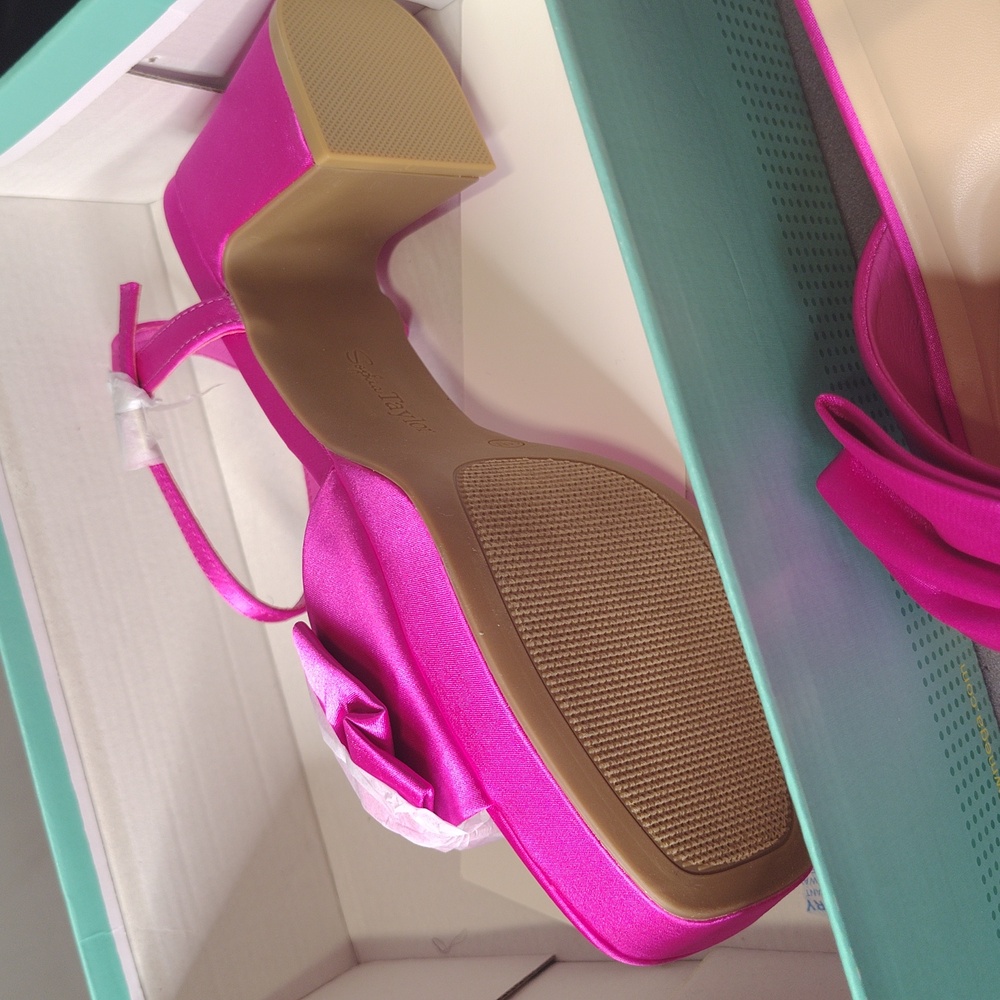 Shoe's - Picture 5 of 12
